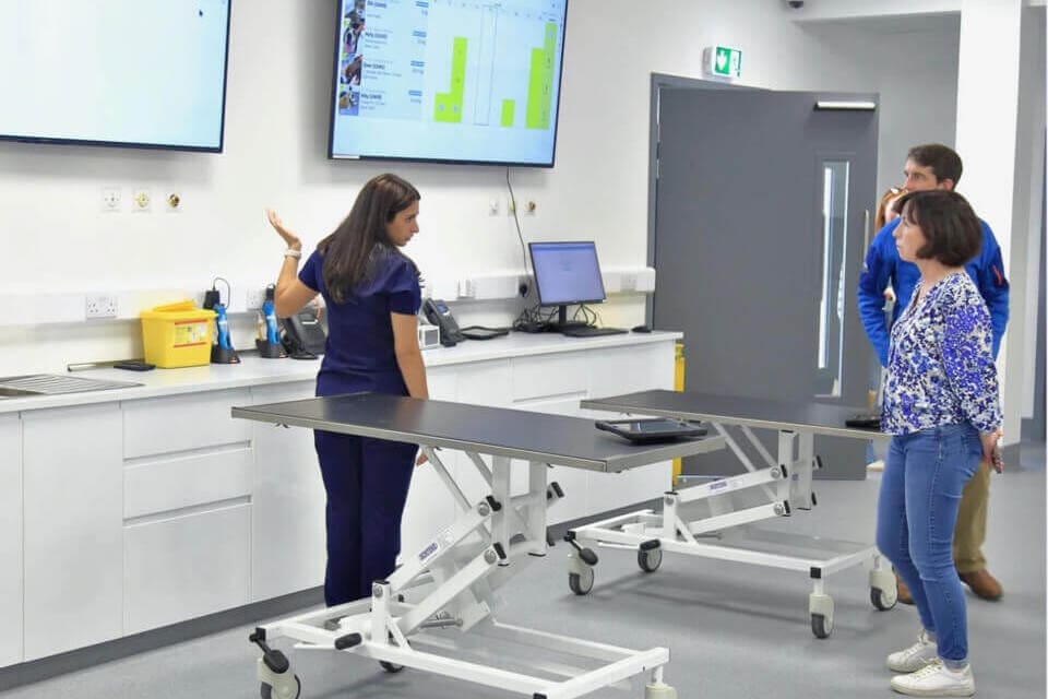 Referring Vets in a consultation with our specialists ()